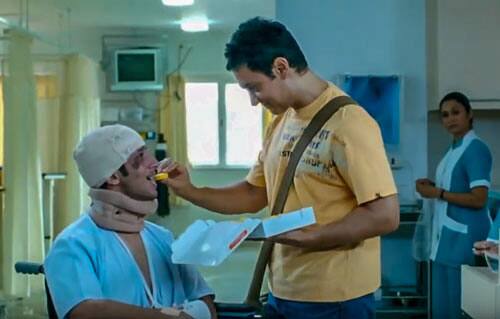 फिल्म में शरमन ने राजू नाम के लड़के का किरदार प्ले किया था. राजू(शरमन जोशी), रैंचो(आमिर खान) और फरहान(आर माधवन) तीनों पक्के दोस्त होते हैं जो वायरस यानी कॉलेज के डीन(बोमन ईरानी) से परेशान हैं.(फोटो - सोशल मीडिया)