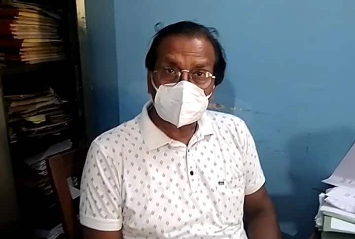 Retired Employee continue his duty in this department in Fatehpur Ann UP: रिटायर हो चुका कर्मचारी दफ्तर में संभाल रहा है जिम्मेदारी, अफसरों ने दी ये सफाई