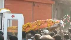 Thousands gather in funeral of former Minister Lakshamikant Sharma; Covid norms violated