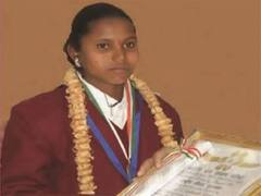 ABP Majha Impact : हलाखीत जगणाऱ्या शौर्य पुरस्कार विजेत्या हाली बरफची उपविभागीय अधिकाऱ्यांकडून दखल; तहसीलदार कार्यालयात हंगामी नोकरी