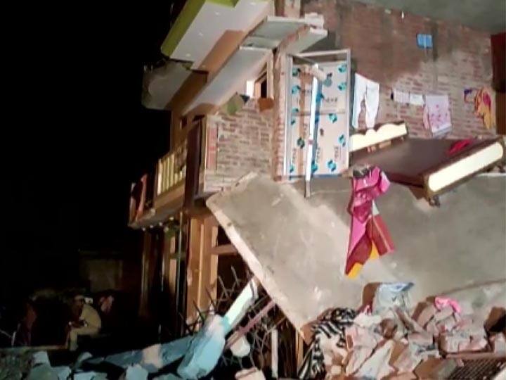Two adjacent houses collapsed after a cylinder blast in Gonda seven died गोंडा: सिलेंडर में धमाके के बाद भरभराकर गिरे दो मकान, 8 लोगों की मौत, कई घायल