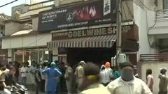 Jammu में एक महीने बाद खुलीं शराब की दुकानें, लगी लंबी-लंबी लाइनें