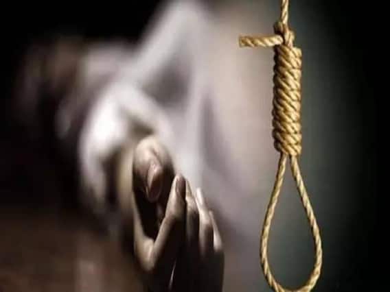 Jharkhand News: दुमका में फांसी लगाकर पति-पत्नी ने की आत्महत्या, चार महीने पहले हुई थी शादी Jharkhand News: दुमका में फांसी लगाकर पति-पत्नी ने की आत्महत्या, चार महीने पहले हुई थी शादी