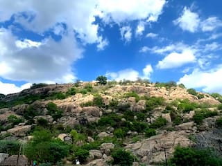 வரலாற்று பக்கங்களின் பொக்கிஷம் முக்தியாலீஸ்வரா் கோயில்!