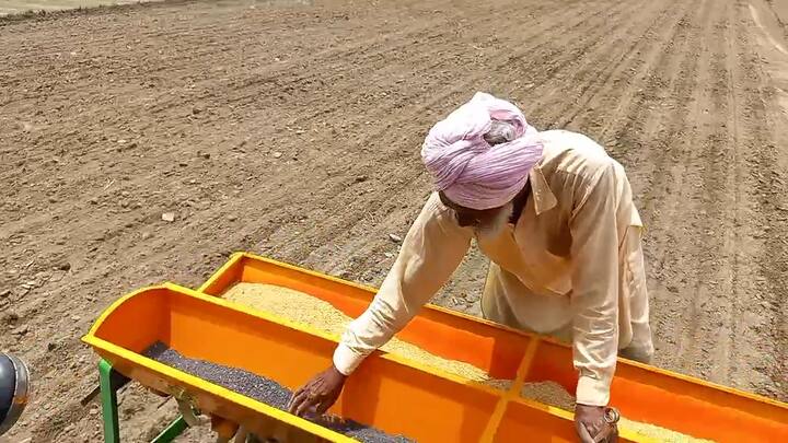 ਬਠਿੰਡੇ ਜ਼ਿਲ੍ਹੇ ਦਾ ਭੋਖੜਾ ਪਿੰਡ ਪੰਜਾਬ ਦਾ ਅਜਿਹਾ ਪਿੰਡ ਬਣ ਗਿਆ ਹੈ ਜਿੱਥੇ 85 ਫੀਸਦੀ ਲੋਕਾਂ ਨੇ ਝੋਨੇ ਦੀ ਸਿੱਧੀ ਬਿਜਾਈ ਕੀਤੀ ਹੈ।