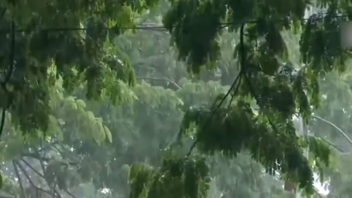 Monsoon Weather Update 2021 South-west monsoon hits Kerala today IMD Monsoon 2021 : गुड न्यूज... देवभूमी केरळमध्ये मान्सूनची वर्दी!