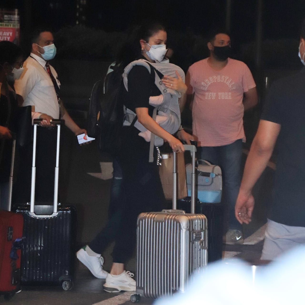 Anushka Sharma Carries A Bag Worth 91 Thousand At The Airport And