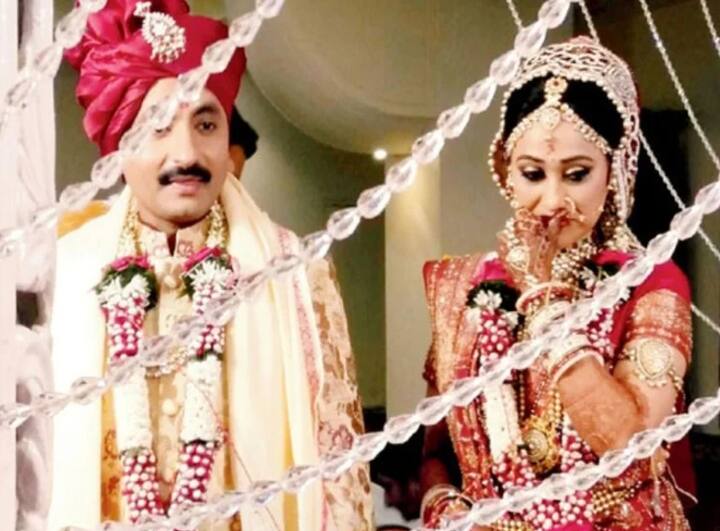 फेमस टीवी सीरियल 'तारक मेहता का उल्टा चश्मा' में कई कलाकारों ने काम कर पॉपुलैरिटी बटोरी है.इनमें से एक दिशा वाकानी भी हैं जिन्होंने सीरियल में दयाबेन का किरदार निभाया और घर-घर में जाना पहचाना नाम बन गईं.