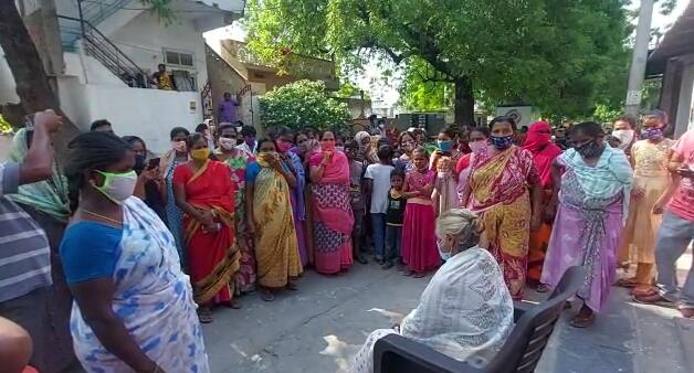 Declared dead, 75-year old COVID patient returns home after treatment in Andhra's Krishna district Andhra Pradesh:  মৃত ঘোষিত হওয়ার ২ সপ্তাহ পর সুস্থ হয়ে বাড়ি ফিরলেন ৭৫-বছরের করোনা-আক্রান্ত বৃদ্ধা