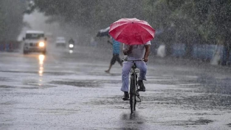 Five days rain forecast in Gujarat, find out where the rain fell late at night ગુજરાતમાં પાંચ દિવસ ભારે પવન અને વીજળીના કડાકા સાથે વરસાદ પડવાની આગાહી, જાણો મોડી રાત્રે ક્યાં ખાબક્યો વરસાદ