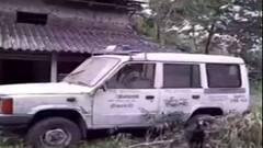 Covid Updates: বেলদায় পড়ে থেকে নষ্ট হচ্ছে সাংসদ তহবিলে কেনা অ্যাম্বুল্যান্স, চাকায় বাঁধা ছাগল