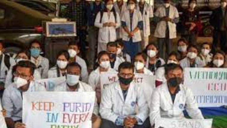 Madhya Pradesh Amidst the Corona era about 3000 junior doctors gave mass resignation मध्य प्रदेशः कोरोना काल के बीच करीब 3,000 जूनियर डॉक्टरों ने दिया सामूहिक इस्तीफा