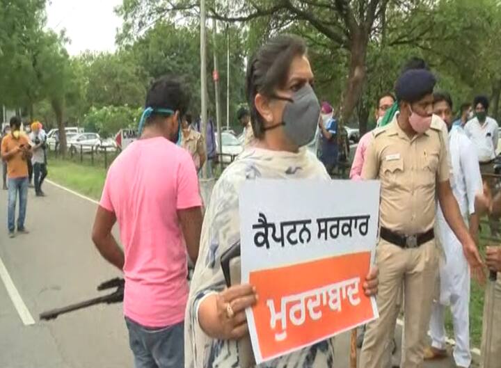 ਉਹ ਤਾਂ ਕਰੋਨਾ ਮਹਾਮਾਰੀ ਦੌਰਾਨ ਵੀ ਲੋਕਾਂ ਦੀ ਸਾਰ ਲੈਣ ਦੀ ਥਾਂ ਆਪਣੀ ਕੁਰਸੀ ਬਚਾਉਣ ਵਿੱਚ ਲੱਗੇ ਹੋਏ ਹਨ।