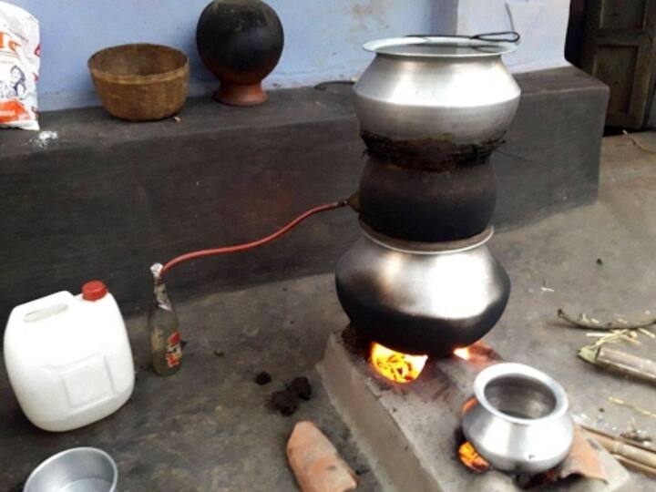 Illegal sale of Liqueur in Thiruvannamalai ’போன் செய்தால் டோர் டெலிவரி’ வீடு தேடி வரும் சாராயம்...!