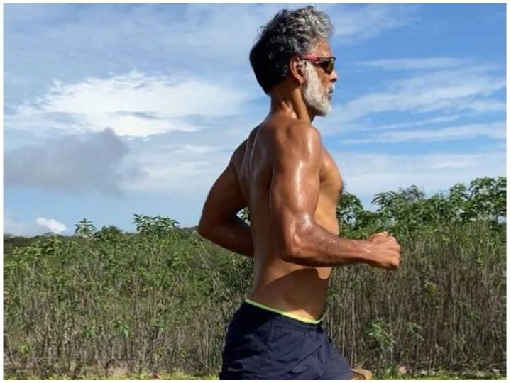 Post covid-19 first 10k run, Ankita Konwar gave this comment on post of Milind Soman कोविड-19 के बाद पहली बार 10 किलोमीटर की दौड़, मिलिंद सोमन के पोस्ट पर अंकिता ने दिया ये रिएक्शन