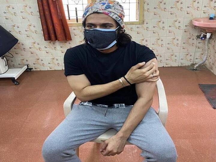 ஹரீஸ் கல்யாண் முதல் தவணை தடுப்பூசியை செலுத்திய போது