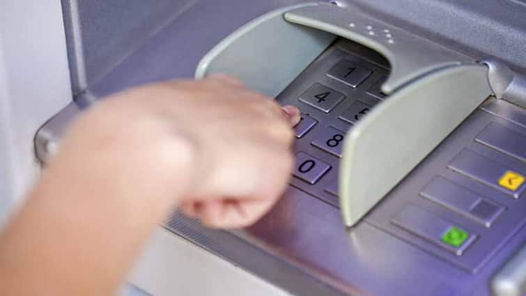 New Ruls: ATM से पैसे निकालने से लेकर TDS तक आज से बदलेंगे ये नियम, जानें आप पर क्या होगा इसका असर