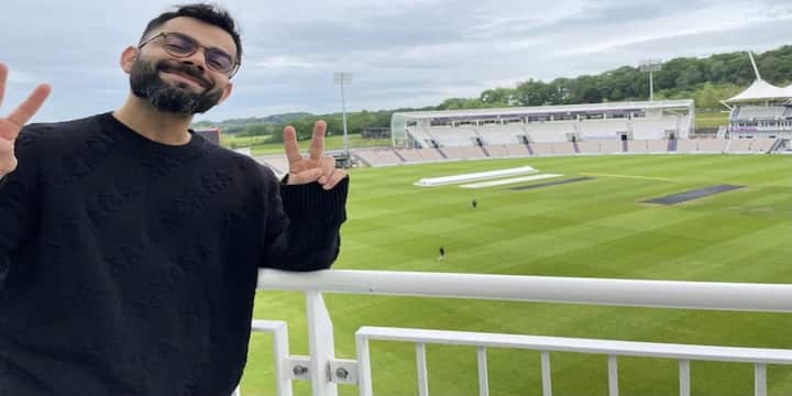 প্রতিযোগিতা শুরুর আগেই হাসিমুখে ভিকট্রি সাইন দেখালেন ক্যাপ্টেন কোহলি।