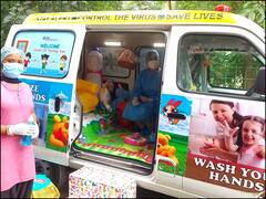 कोविड टेस्टिंग वैन या बच्चों का 'प्ले-ज़ोन'? जानिए क्या खास है कोरोना टेस्ट के लिए बनी इस गाड़ी में