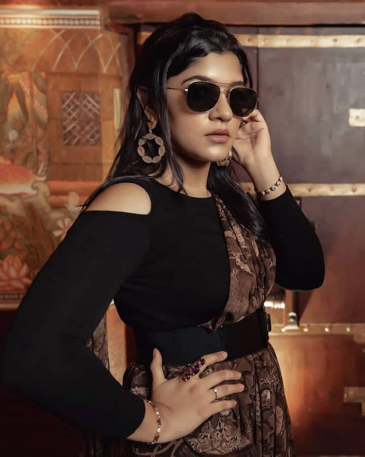 தீயா இவ வந்தா மண்டவெல்லாம் துண்டா உண்டா இந்த ஜிகிர்தண்டா