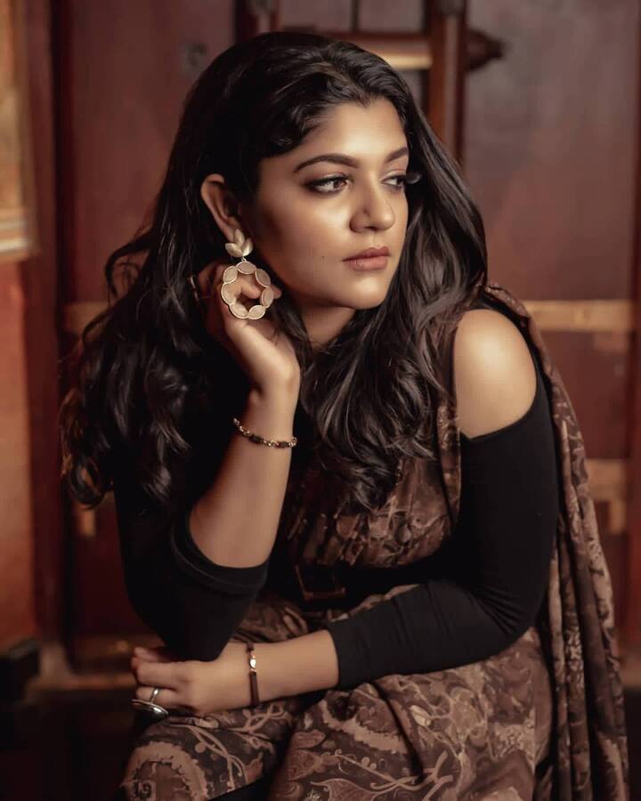 வெய்யோன் சில்லி இப்போ நிலத்தில் இறங்கி அனத்துறா