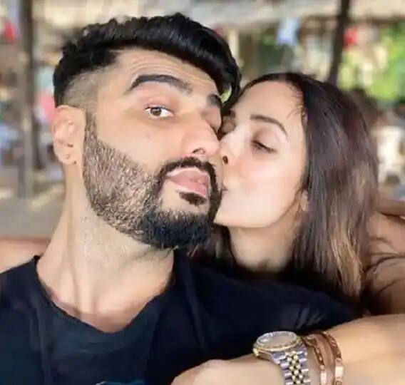 मलायका आणि अर्जुनचा हा फोटो मलायकाने शेअर केला होता. हा फोटो प्रचंड व्हायरल झाला होता.