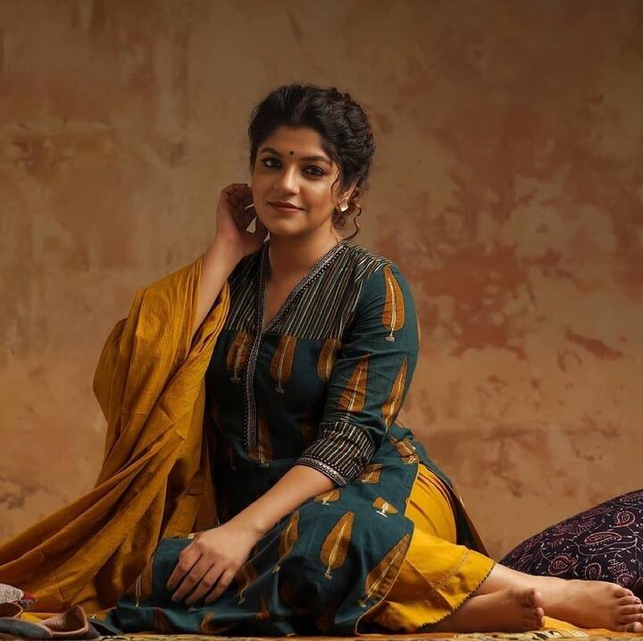 என் உசுருல சல்லட சலிச்சி ஏன் சிரிக்கிற அரக்கியே