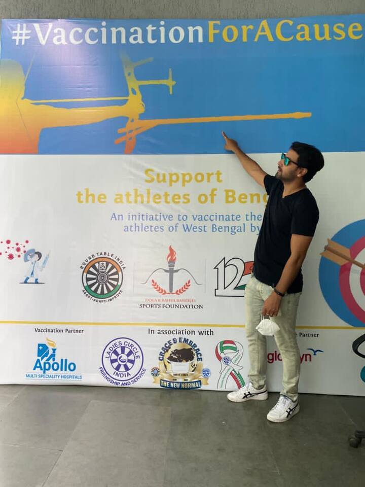 বাংলায় বিভিন্ন খেলাধুলোর সঙ্গে জড়িত দুঃস্থদের সম্পূর্ণ নিখরচায় করোনার টিকাকরণের বন্দোবস্ত করলেন রাহুল ও দোলা।