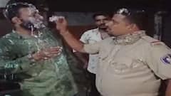 'જુઓ, મારા ગુજરાતના વર્દીવાળા, રાત્રે નિયમો તોડનાર વ્યક્તિને કેક ખવડાવે છે અને એ પણ વર્દીમાં'