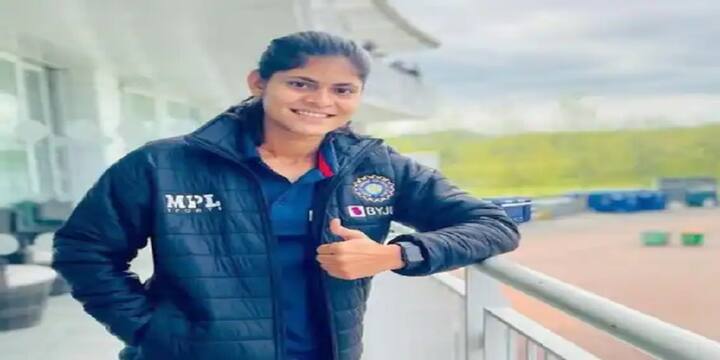 ভারতীয় মহিলা ক্রিকেট দলও ইংল্যান্ড পৌঁছেছে। সেখানে তারা ইংল্যান্ডের বিরুদ্ধে তিনটি একদিনের ম্যাচ, তিনটি টি টোয়েন্টি এবং একটি টেস্ট ম্যাচ খেলবে। ১৬ জুন থেকে ব্রিস্টলে তা শুরু হচ্ছে। (ছবি সৌজন্য : রাধা যাদব/ইনস্টাগ্রাম)