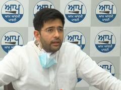 Raghav Chadha ਦਾ ਦਾਅਵਾ, Punjab ਸਰਕਾਰ ਵੈਕਸੀਨ ਨੂੰ ਵੇਚ ਕਮਾ ਰਹੀ ਪੈਸਾ