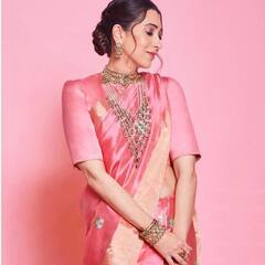 Karisma Kapoor के इन 5 Desi Looks को देखकर आप भी कहेंगे उन्हें 90 के दशक की असली ड्रीम गर्ल