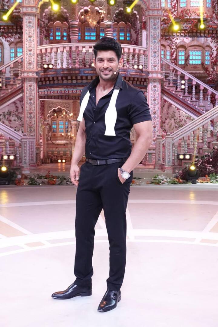 Sidharth Shukla visited the sets of 'Dance Deewane 3' to promote his new web series 'Broken But Beautiful 3'. The 'Bigg Boss 13' winner looked dashing as ever in a black shirt and trousers.