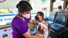 Covid Updates: পুরসভার উদ্যোগে লেক মার্কেটে ভ্রাম্যমান টিকাকরণ কেন্দ্র