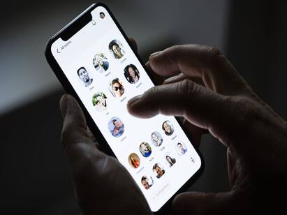 What is clubhouse app and how it works? Clubhouse | க்ளப் ஹவுஸ் பற்றி ஊரே பேசுது.. அப்படி என்னதான் இருக்கு? தெரிஞ்சுக்கோங்க!