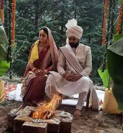 In Pics : नात्यास नाव आपुल्या...; अग्नीच्या साक्षीनं यामी- आदित्यच्या सहजीवनाची सुरुवात