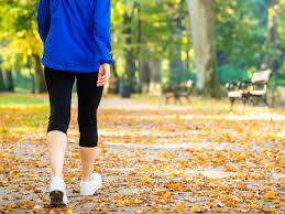 walk plan according to age in corona how much should you walk in a day to be healthy કોરોનામાં સ્વસ્થ રહેવા માટે Walk જરૂરી છે, જાણો કઇ ઉંમરમાં કેટલું ચાલવું જોઇએ, શું  હોવો જોઇએ વોક પ્લાન