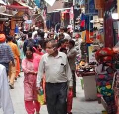 ਕੋਰੋਨਾ ਨਿਯਮਾਂ 'ਚ ਢਿੱਲ ਮਗਰੋਂ ਬਜ਼ਾਰ 'ਚ ਲੋਕਾਂ ਦੀ ਭੀੜ, ਵੇਖੋ ਇਹ ਤਸਵੀਰਾਂ