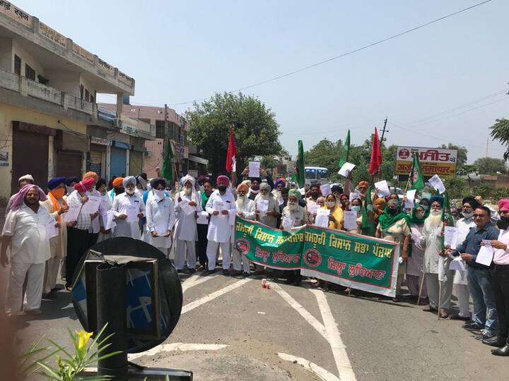 ਇੱਕ ਸਾਲ ਪਹਿਲਾਂ 5 ਜੂਨ 2020 ਨੂੰ ਕੇਂਦਰ-ਸਰਕਾਰ ਵੱਲੋਂ ਲਿਆਂਦੇ ਤਿੰਨ ਖੇਤੀ ਕਾਨੂੰਨਾਂ, ਬਿਜ਼ਲੀ ਸੋਧ ਬਿਲ ਅਤੇ ਪਰਾਲੀ ਆਰਡੀਨੈਂਸ ਨੂੰ ਰੱਦ ਕਰਾਉਣ ਲਈ ਭਾਜਪਾ ਆਗੂਆਂ ਦੇ ਦਫ਼ਤਰਾਂ-ਘਰਾਂ ਦੇ ਨਾਲ-ਨਾਲ ਐਸਡੀਐਮ ਅਤੇ ਡਿਪਟੀ ਕਮਿਸ਼ਨਰ ਦਫ਼ਤਰਾਂ ਸਮੇਤ ਕਰੀਬ 250 ਥਾਵਾਂ 'ਤੇ ਸਾਹਮਣੇ ਵੀ ਖੇਤੀ-ਕਾਨੂੰਨਾਂ ਦੀ ਕਾਪੀਆਂ ਸਾੜ ਕੇ ਕੇਂਦਰ-ਸਰਕਾਰ ਖ਼ਿਲਾਫ਼ ਜ਼ੋਰਦਾਰ ਰੋਸ-ਮੁਜ਼ਾਹਰੇ ਕੀਤੇ ਗਏ।