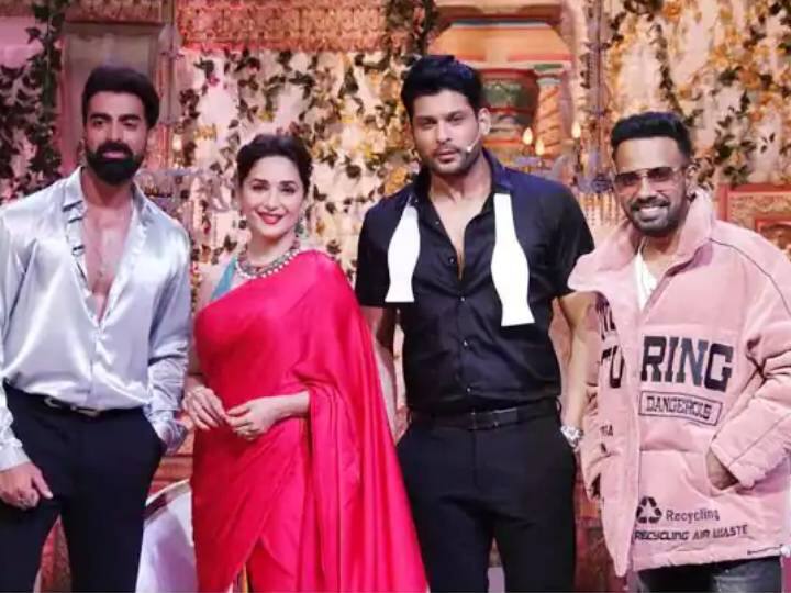 'डांस दीवाने 3' के मेकर्स ने सिद्धार्थ शुक्ला को जज तुषार कालिया, धर्मेश येलांडे और दिग्गज माधुरी दीक्षित के साथ डांस रियलिटी शो में आने का दिल से निमंत्रण दिया.