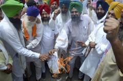 IN PICS | Farmers Observe 'Sampoorna Kranti Divas'; Burn Copies Of Agri Laws In Punjab, Haryana
