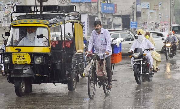 Relief from June heat, rain in these areas including Punjab-Chandigarh, weather will remain like this for next 48 hours ਜੂਨ ਦੀ ਗਰਮੀ ਤੋਂ ਰਾਹਤ, ਪੰਜਾਬ-ਚੰਡੀਗੜ੍ਹ ਸਣੇ ਇਨ੍ਹਾਂ ਇਲਾਕਿਆਂ 'ਚ ਮੀਂਹ, ਅਗਲੇ 48 ਘੰਟੇ ਐਸਾ ਰਹੇਗਾ ਮੌਸਮ