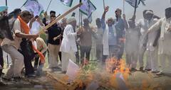ਖੱਟਰ ਦੇ ਪ੍ਰੋਗਰਾਮ 'ਚ ਪਹੁੰਚੇ ਕਿਸਾਨਾਂ ਨੇ ਫੂਕੇ ਪੁਤਲੇ, ਤੈਅ ਸਮੇਂ ਤੋਂ ਪਹਿਲਾਂ ਹੀ ਖਿਸਕੇ ਸੀਐਮ 