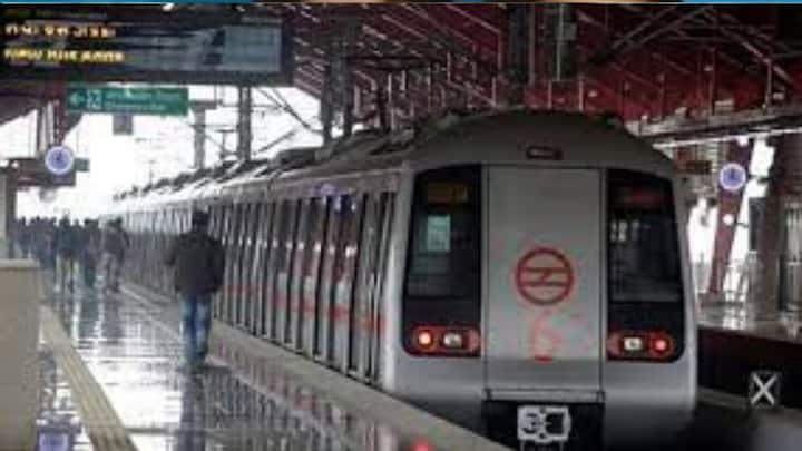 Metro Operation begin in Ghaziabad and Noida after Unlock ann गाजियाबाद-नोएडा में लोगों को बड़ी राहत, फिर से पटरी पर दौड़ी मेट्रो, यात्रियों ने कहा-करेंगे नियमों का पालन