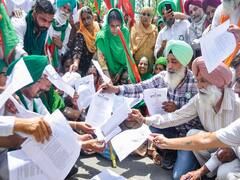 हरियाणाः किसानों ने नए कृषि कानूनों की जलाई प्रतियां, विधायकों-नेताओं के आवास का किया घेराव