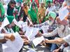 हरियाणाः किसानों ने नए कृषि कानूनों की जलाई प्रतियां, विधायकों-नेताओं के आवास का किया घेराव