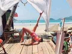 एक्स Bigg Boss कंटेस्टेंट Kavita Kaushik ने शेयर की बिकिनी फोटो, ग्लैमरस अंदाज से सोशल मीडिया पर लगाई आग