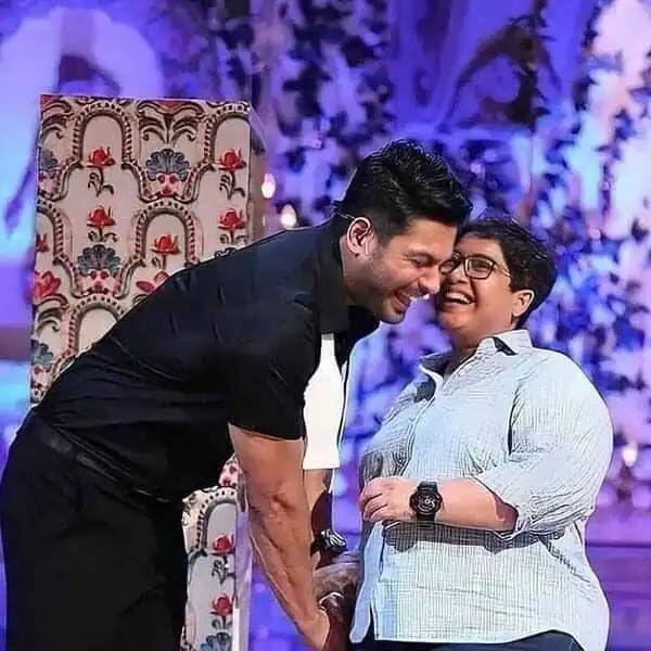 सिद्धार्थ शुक्ला ने प्रतिभाशाली कंटेस्टेंट्स की परफॉर्मेंस को खूब एन्जॉय किया और उनके साथ कुछ दिलचस्प, प्रेरक और मजेदार किस्से भी शेयर किए.