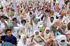 IN PICS | Farmers Observe 'Sampoorna Kranti Divas'; Burn Copies Of Agri Laws In Punjab, Haryana