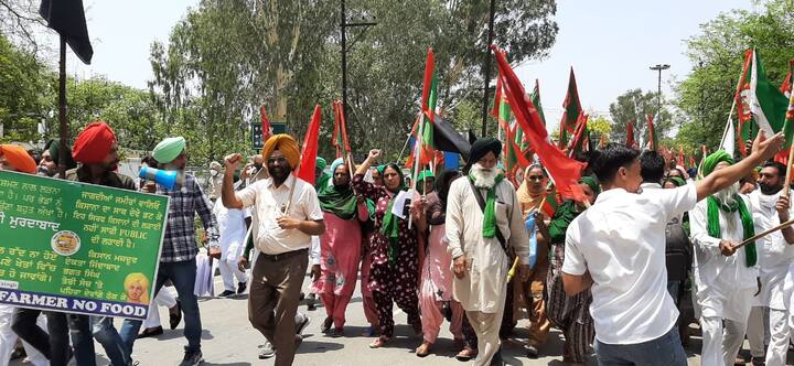 ਜਥੇਬੰਦੀਆਂ ਦੇ ਆਗੂਆਂ ਨੇ ਕਿਹਾ ਕਿ ਮੋਦੀ-ਹਕੂਮਤ ਨੇ ਨਿੱਜੀਕਰਨ, ਉਦਾਰੀਕਰਨ, ਸੰਸਾਰੀਕਰਨ ਦੀ ਨੀਤੀ ਤੇ ਚਲਦਿਆਂ ਜਿੱਥੇ ਖੇਤੀ ਸੱਭਿਆਚਾਰ ਨੂੰ ਉਜਾੜਨ ਲਈੂ ਤਿੰਨ ਖੇਤੀ ਬਿਲ ਲਿਆਂਦੇ ਹਨ, ਨਾਲ ਦੀ ਨਾਲ ਇਸ ਤੋਂ ਪਹਿਲਾਂ ਜਨਤਕ ਖੇਤਰ ਦੇ ਅਦਾਰਿਆਂ ਬੈਂਕਾਂ, ਬੀਮਾ, ਰੇਲਵੇ, ਜਹਾਜਰਾਨੀ, ਰੇਲਵੇ, ਕੋਇਲਾ ਖਾਣਾਂ, ਬਿਜਲੀ ਬੋਰਡ, ਸੜਕਾਂ, ਸਿਹਤ ਸਿੱਖਿਆ, ਟਰਾਂਸਪੋਰਟ ਆਦਿ ਨੂੰ ਦੇਸੀ-ਬਦੇਸ਼ੀ ਬਹੁਕੌਮੀ ਕੰਪਨੀਆਂ ਦੇ ਹਵਾਲੇ ਕਰ ਰਹੀ ਹੈ।